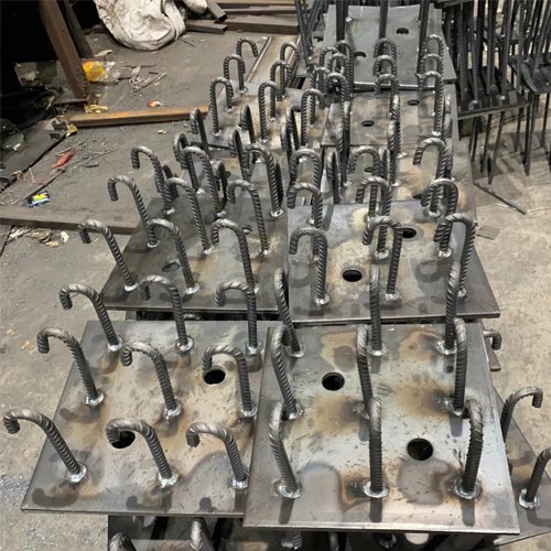 图纸中如何确定石嘴山预埋件的位置？